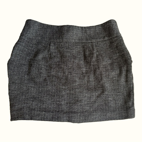 Banana Republic Y2K 100% Wool Karine Tailored Herringbone Mini Skirt Size 4 2010 - Picture 2 of 7